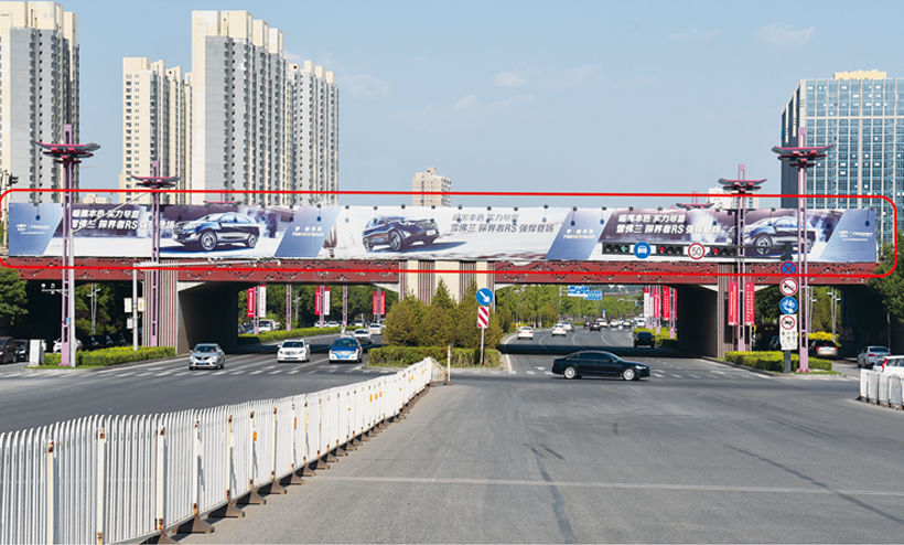 太原市长风街西中环跨线桥媒体广告牌